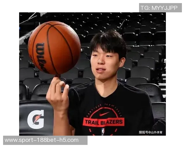 克林根场边指导杨瀚森展现深厚情谊引发媒体热议